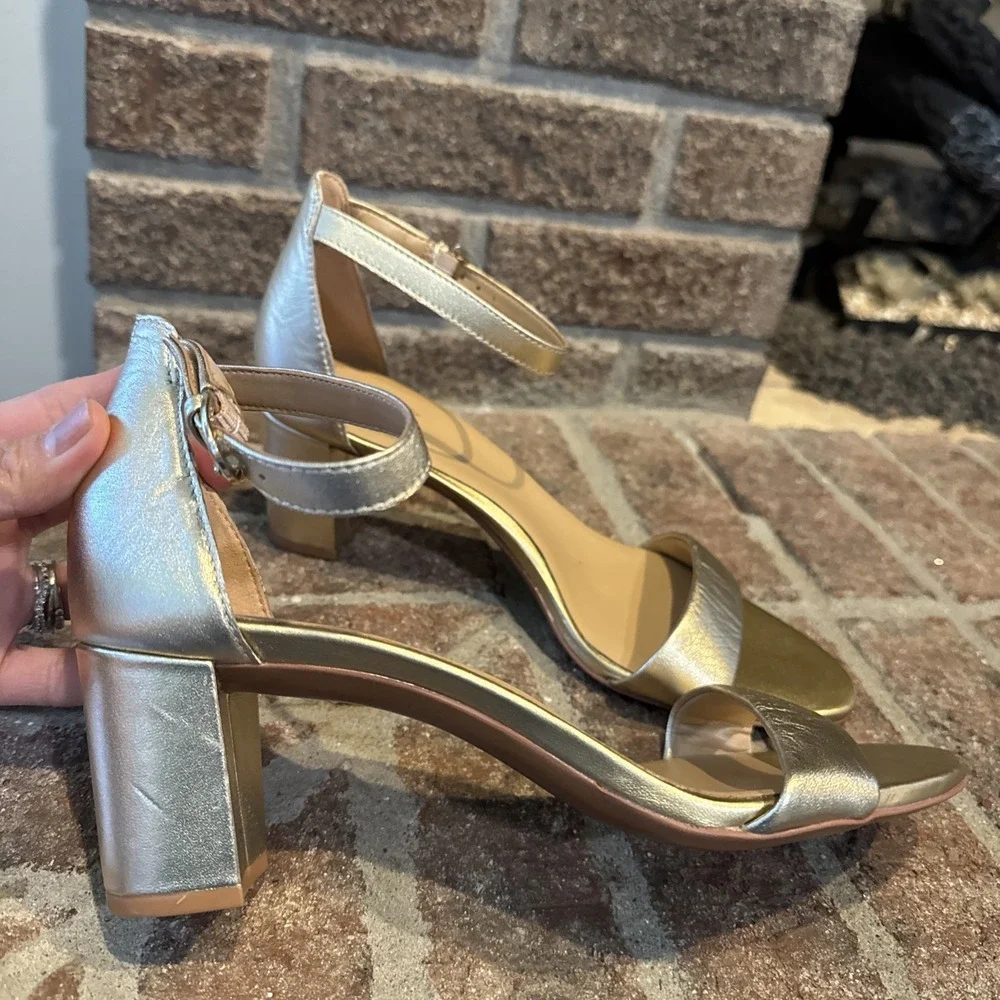 Naturalizer Women's Vera Block Heel Sandals Dark Gold Size 9M #138 - Picture 2 of 16